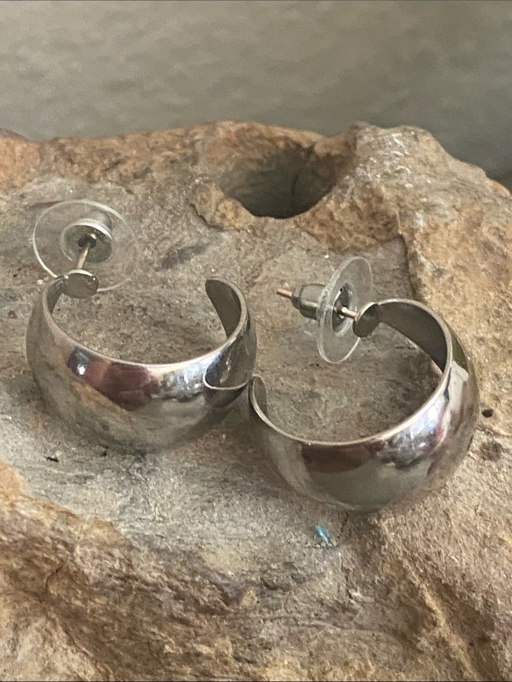5/$10❤️❤️❤️Vintage 90s Classic Silver Tone Zinc Alloy Hoop Earrings